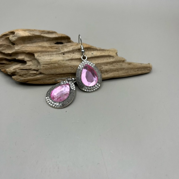 Elegant Pink Teardrop Earrings - Picture 3 of 4